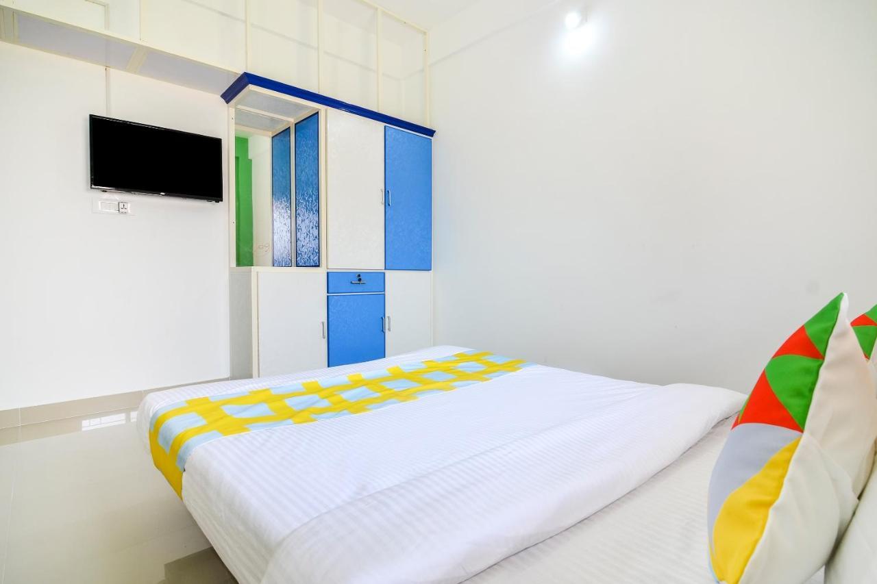 Oyo Home 81801 Akash Villa Trippapur Eksteriør billede